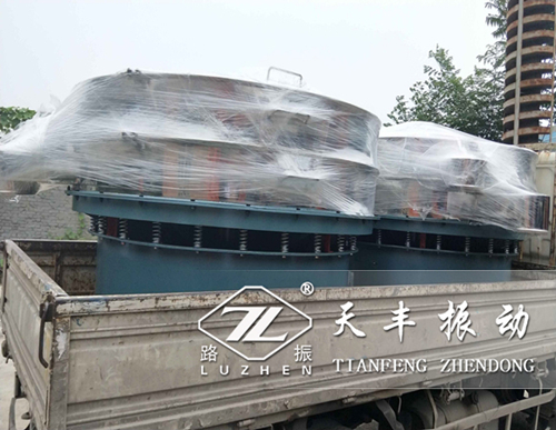 寧夏TS2000振動(dòng)篩已發(fā)貨,丁經(jīng)理請(qǐng)注意查收！