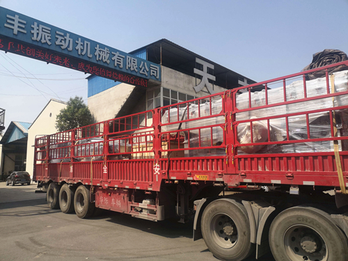 全不銹鋼噴砂直線振動篩已發(fā)貨,請袁經理注意查收！